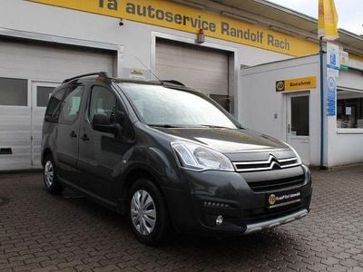 Grau Gebraucht 2017 Citroën Berlingo Van / Kleinbus | 10.900 € (Teuer)