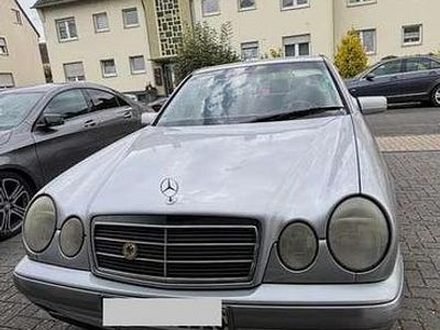 Mercedes E200