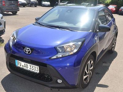 Gebraucht Toyota Aygo Pulse 72 PS (52 kW) 2024 Juniper blue / black mica Kleinwagen