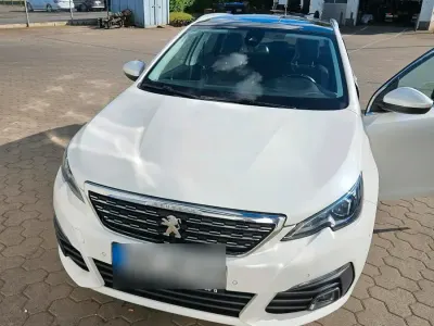 Gebraucht Peugeot 308 120 PS (88 kW) 2018 Weiß Kombi