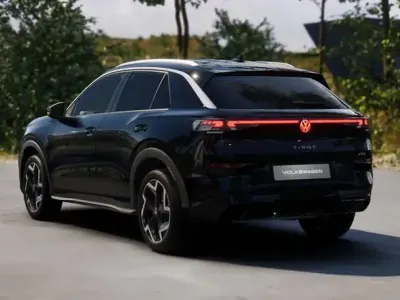 Neu VW T-Roc R-line 150 PS (110 kW) 2026 Grenadillschwarz metallic grenadillschwarz metallic SUV