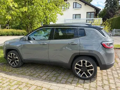 Käytetty Jeep Compass Limited 150 HP (110 kW) 2021 Harmaa Katumaasturi