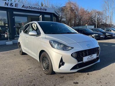 Gebraucht Hyundai i10 Edition 30+ 67 PS (49 kW) 2021 Silber Kleinwagen