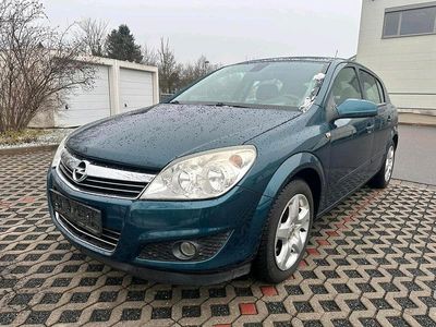 Używany Opel Astra 105 KM (77 kW) 2007 Zielony Sedan/Limuzyna