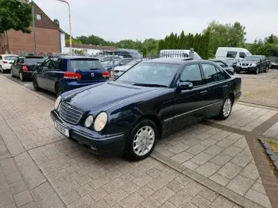 Gebraucht Mercedes E280 Elegance 204 PS (150 kW) 2000 Schwarz Limousine