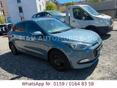 Gebraucht Hyundai i20 Style 101 PS (74 kW) 2015 Aqua sparkling / met Limousine