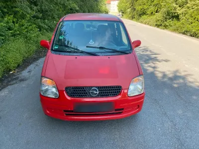 Używany Opel Agila 70 KM (51 kW) 2004 Czerwony Minivan