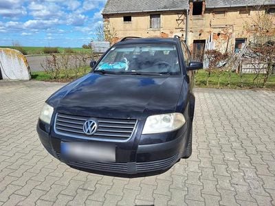 Gebraucht VW Passat 101 PS (74 kW) 2002 Schwarz Kombi