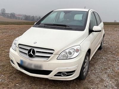 Gebraucht Mercedes B200 Sport Edition 140 PS (102 kW) 2011 Weiß Van / Kleinbus
