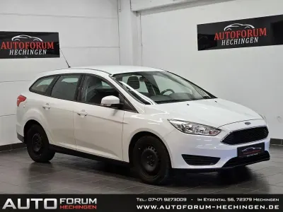 Gebraucht Ford Focus Ambiente 125 PS (91 kW) 2017 Weiß Limousine