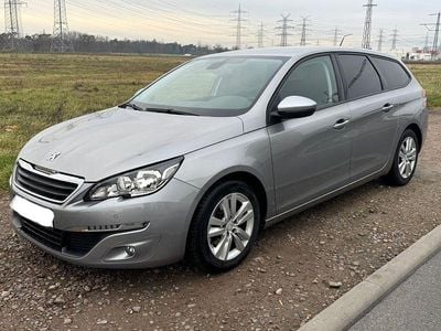 Grau Gebraucht 2015 Peugeot 308 SW Active Kombi | 5.200 € (Fairer Preis)