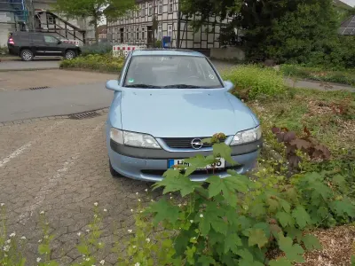 Brugt Opel Vectra 70 HK (51 kW) 1997 Blå Hatchback