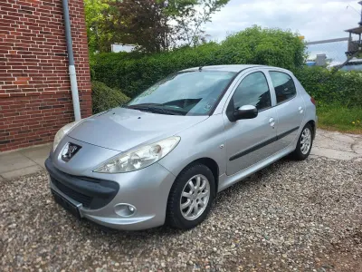 Gebraucht Peugeot 206+ 68 PS (50 kW) 2009 Grau Kleinwagen