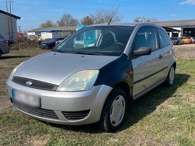 Second-hand Ford Fiesta 70 CP (51 kW) 2006 Argintiu Hatchback