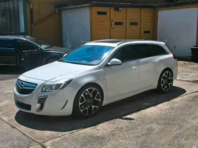 Gebraucht Opel Insignia OPC 325 PS (239 kW) 2011 Weiß Kombi