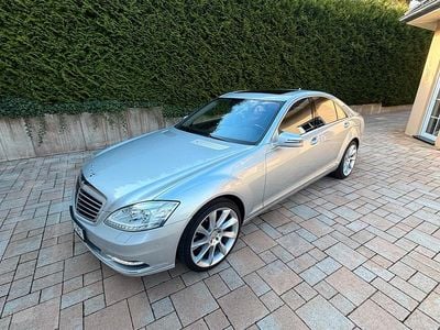 Second-hand Mercedes S500 387 CP (284 kW) 2009 Argintiu Berlinǎ