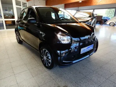 Gebraucht Smart ForFour Electric Drive 60 kW (82 PS) 2021 Schwarz Limousine