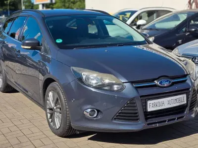 Gebraucht Ford Focus Champions Edition 125 PS (91 kW) 2012 Grau Limousine