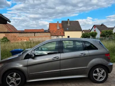 Begagnad Mercedes 200 136 HK (100 kW) 2006 Guld Halvkombi