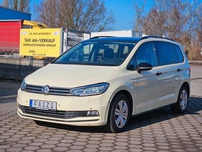Gebraucht VW Touran 116 PS (85 kW) 2019 Schwarz Van / Kleinbus