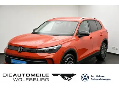 Gebraucht VW Tiguan Goal 150 PS (110 kW) 2025 Persimmon red metallic (metallic) SUV