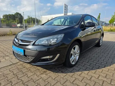Gebraucht Opel Astra Selection 101 PS (74 kW) 2013 Schwarz Limousine