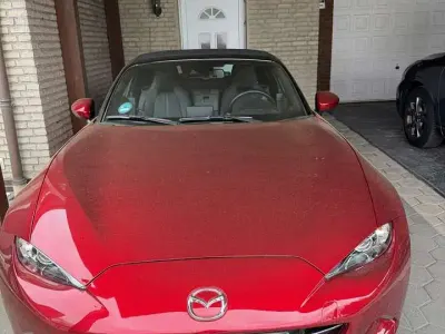 Używany Mazda MX5 Exclusive-Line 184 KM (135 kW) 2024 Czerwony Kabriolet