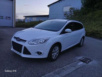 Gebraucht Ford Focus 125 PS (91 kW) 2013 Weiß Kombi