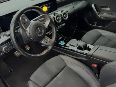 Gebraucht Mercedes A200 AMG line 163 PS (119 kW) 2019 Rot Limousine