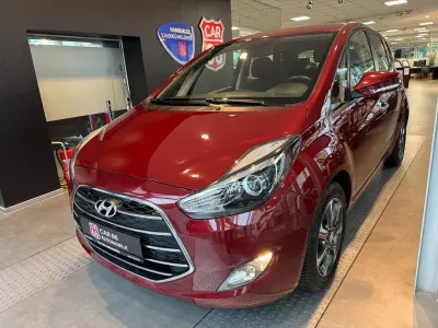 Gebraucht Hyundai ix20 Trend 125 PS (91 kW) 2016 Ruby wine Kleinwagen