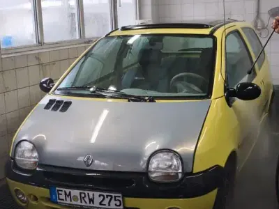 Brugt Renault Twingo 58 HK (42 kW) 1999 Gul Hatchback