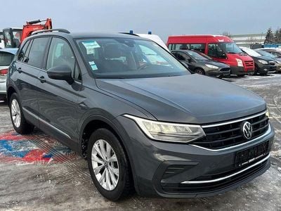 Grau Gebraucht 2021 VW Tiguan Life SUV | 17.200 € (Fairer Preis)