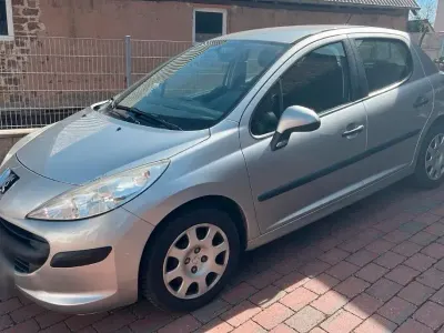 Gebraucht Peugeot 207 Tendance 75 PS (55 kW) 2007 Silber Limousine