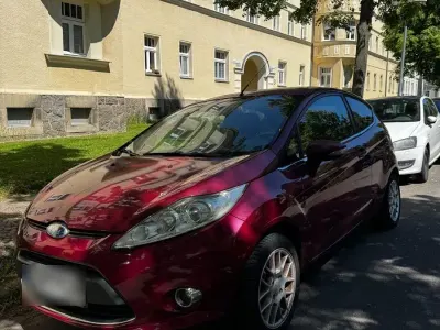 Gebraucht Ford Fiesta Trend 60 PS (44 kW) 2009 Rot Limousine