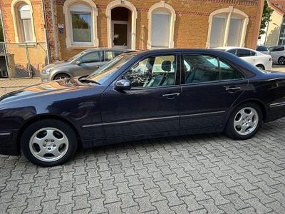 Mercedes E320