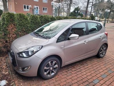 Gebraucht Hyundai ix20 Space Plus 125 PS (91 kW) 2017 Silber Kleinwagen