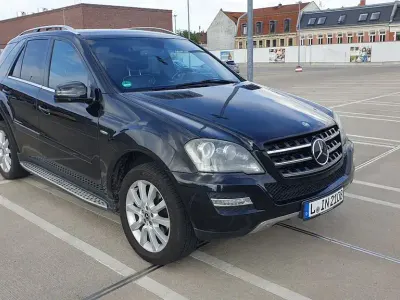 Gebraucht Mercedes ML350 Edition 231 PS (169 kW) 2011 Schwarz SUV