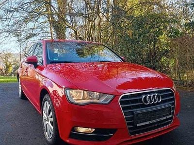 Gebraucht Audi A3 Ambiente 122 PS (89 kW) 2013 Rot Limousine