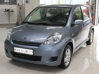 Gebraucht Daihatsu Sirion 91 PS (66 kW) 2009 Grau Kleinwagen