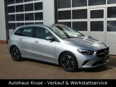 Gebraucht Mercedes B200 Progressive 163 PS (119 kW) 2025 Silber Van / Kleinbus