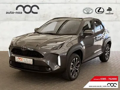 Neu Toyota Yaris Cross 131 PS (96 kW) 2026 Grau SUV