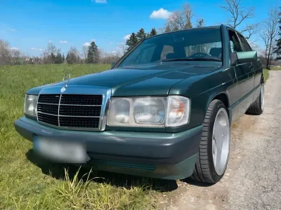 Używany Mercedes 190 79 KM (58 kW) 1990 Zielony Sedan/Limuzyna