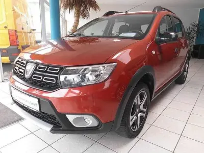 Gebraucht Dacia Sandero Celebration 90 PS (66 kW) 2018 Rot SUV