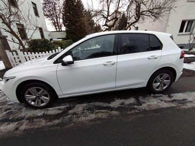 Gebraucht VW Golf VIII Life 131 PS (96 kW) 2020 Weiß Limousine