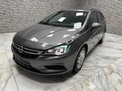 Używany Opel Astra Edition 105 KM (77 kW) 2017 Szary Sedan/Limuzyna