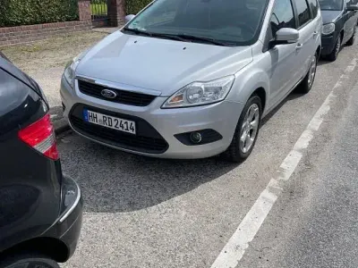 Gebraucht Ford Focus 101 PS (74 kW) 2010 Silber Limousine
