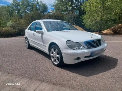 Gebraucht Mercedes C220 105 PS (77 kW) 2000 Weiß Kleinwagen