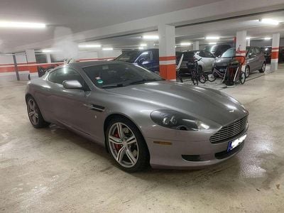Grau Gebraucht 2007 Aston Martin DB9 Coupé | 39.990 €