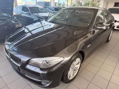 Gebraucht BMW 520 Sport Line 184 PS (135 kW) 2011 Grau Limousine