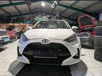 Gebraucht Toyota Yaris Team 125 PS (91 kW) 2022 Weiß Kleinwagen